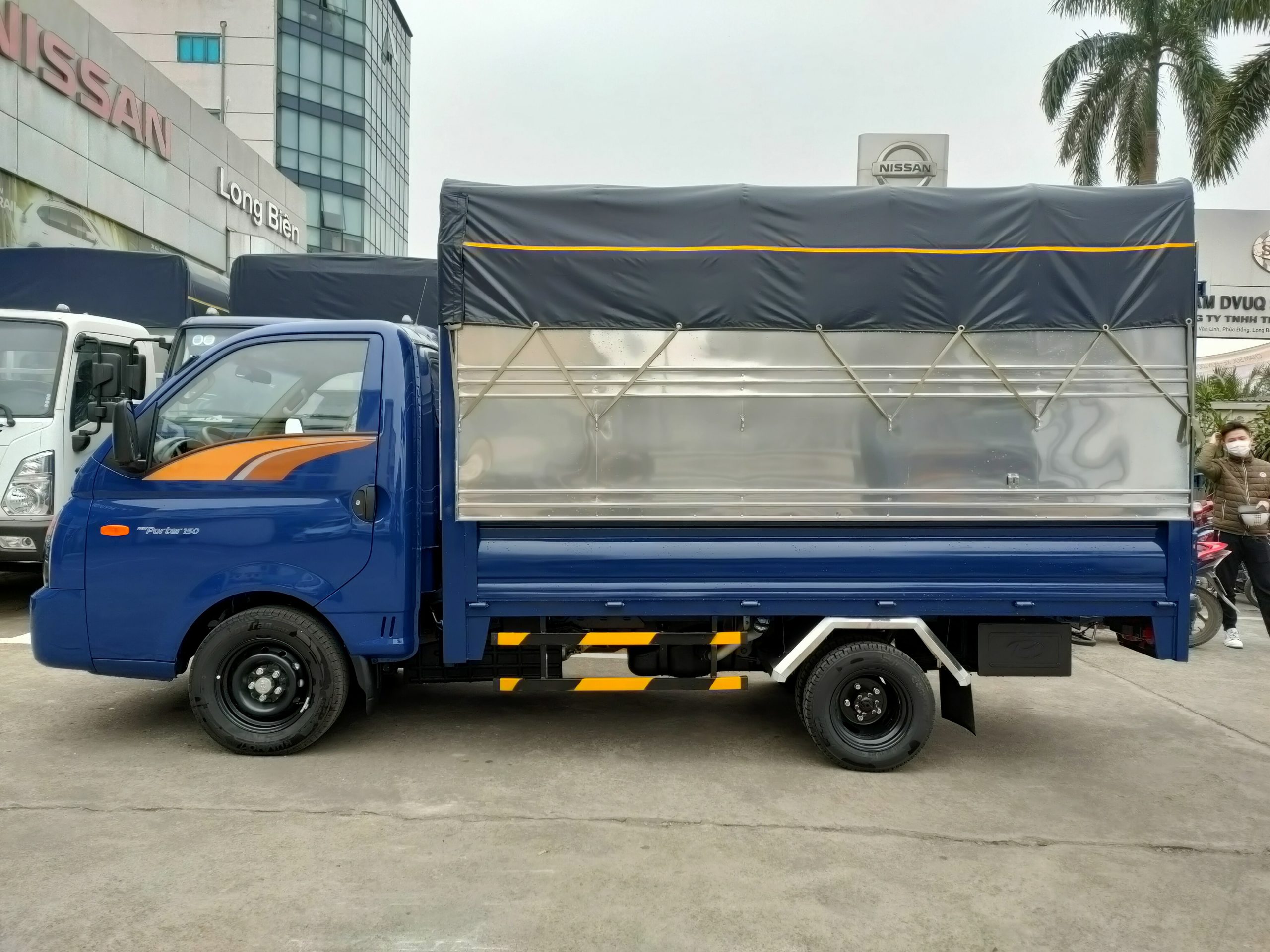 Xe tải hyundai H150 thùng bạt